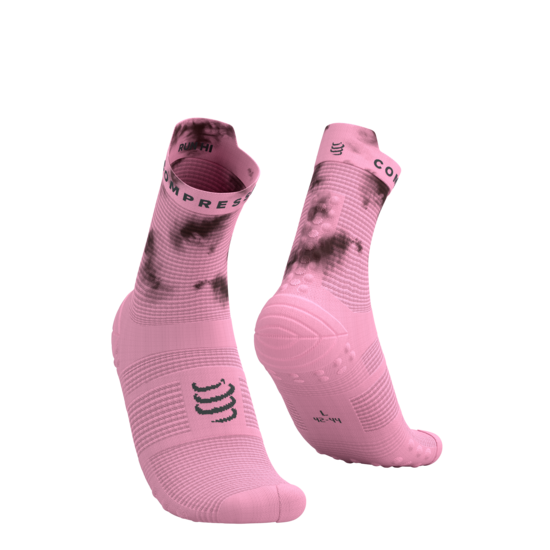 Compressport PRSV4 augstās skriešanas zeķes, Eat My Dust Zephyr Tie Dye