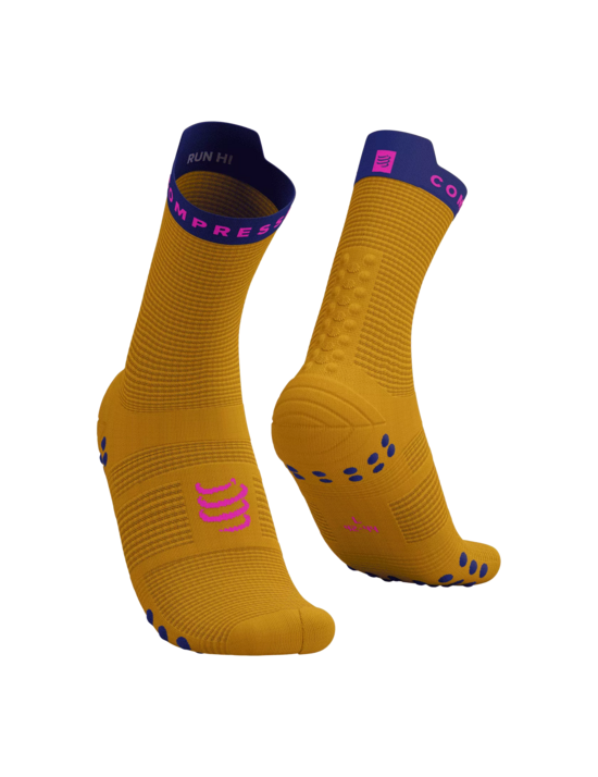 Compressport PRSV4 augstās skriešanas zeķes, Saffron