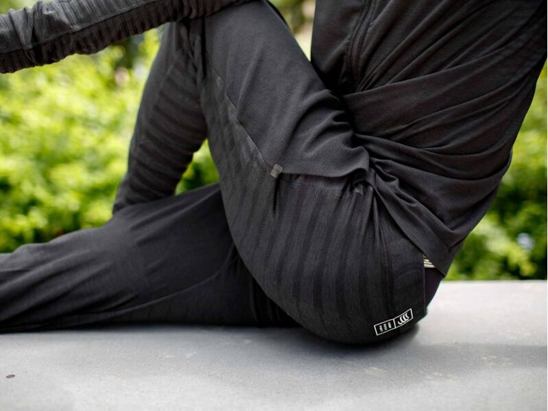 Sporta bikses Compressport Seamless Pants, melnas